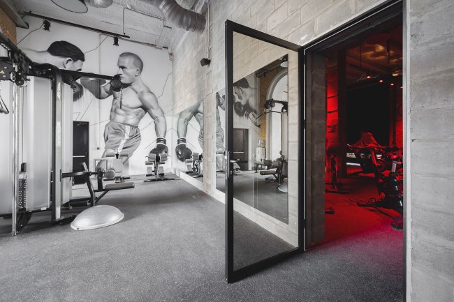 宁波现代感建筑厚度健身房装修设计方案效果图
