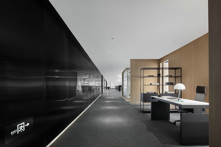 办公室空间设计——墙面留白不是办公室装修空间扩大的唯一途径